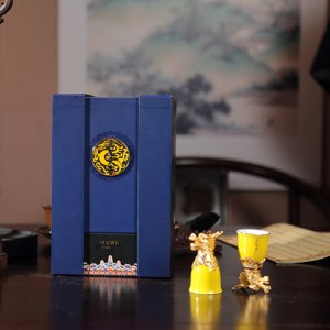 真龍?zhí)熳语w龍乘云(白毫銀針)