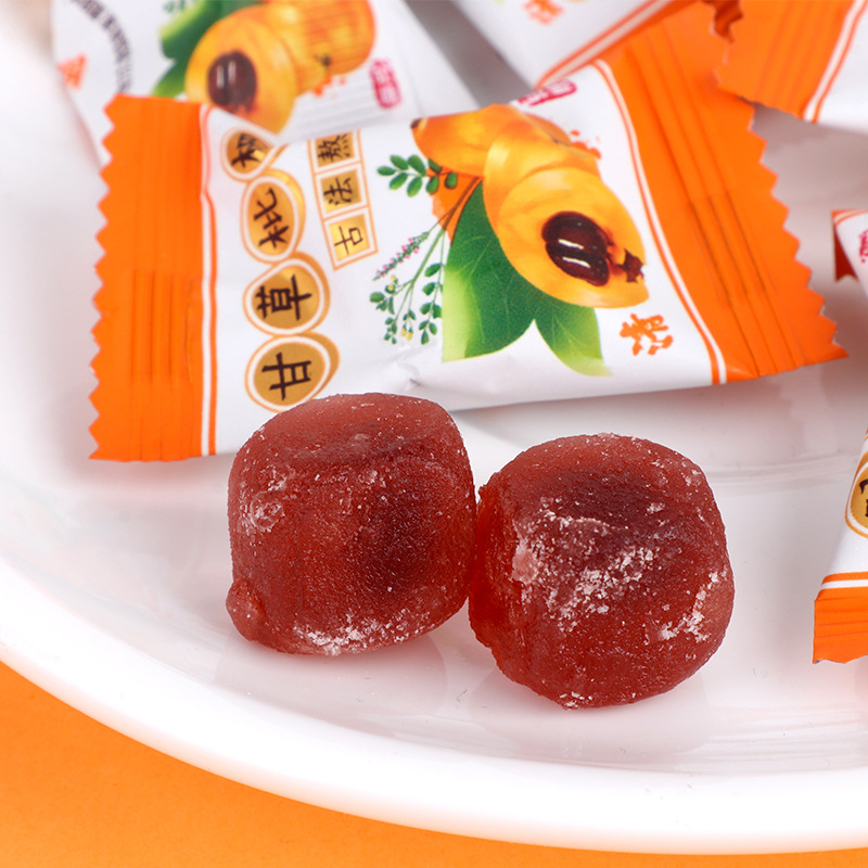 廠家直銷 甘草枇杷軟糖 爆漿糖果 零食現(xiàn)貨批發(fā) 可貼 可代.jpg