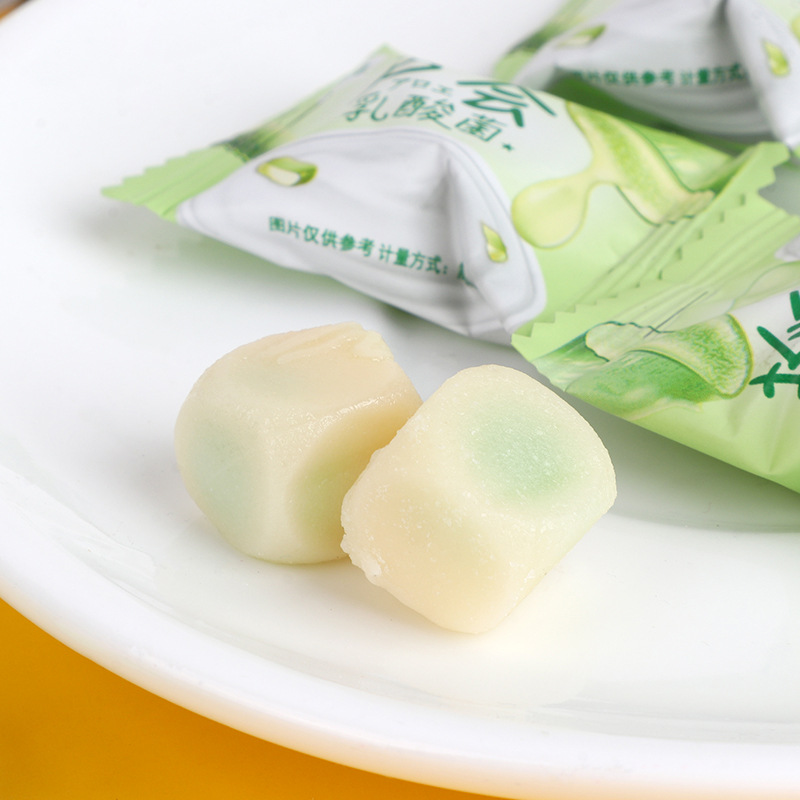 廠家直銷(xiāo) 蘆薈乳酸菌軟糖 爆漿糖果 零食現(xiàn)貨批發(fā) 可貼 可代.jpg